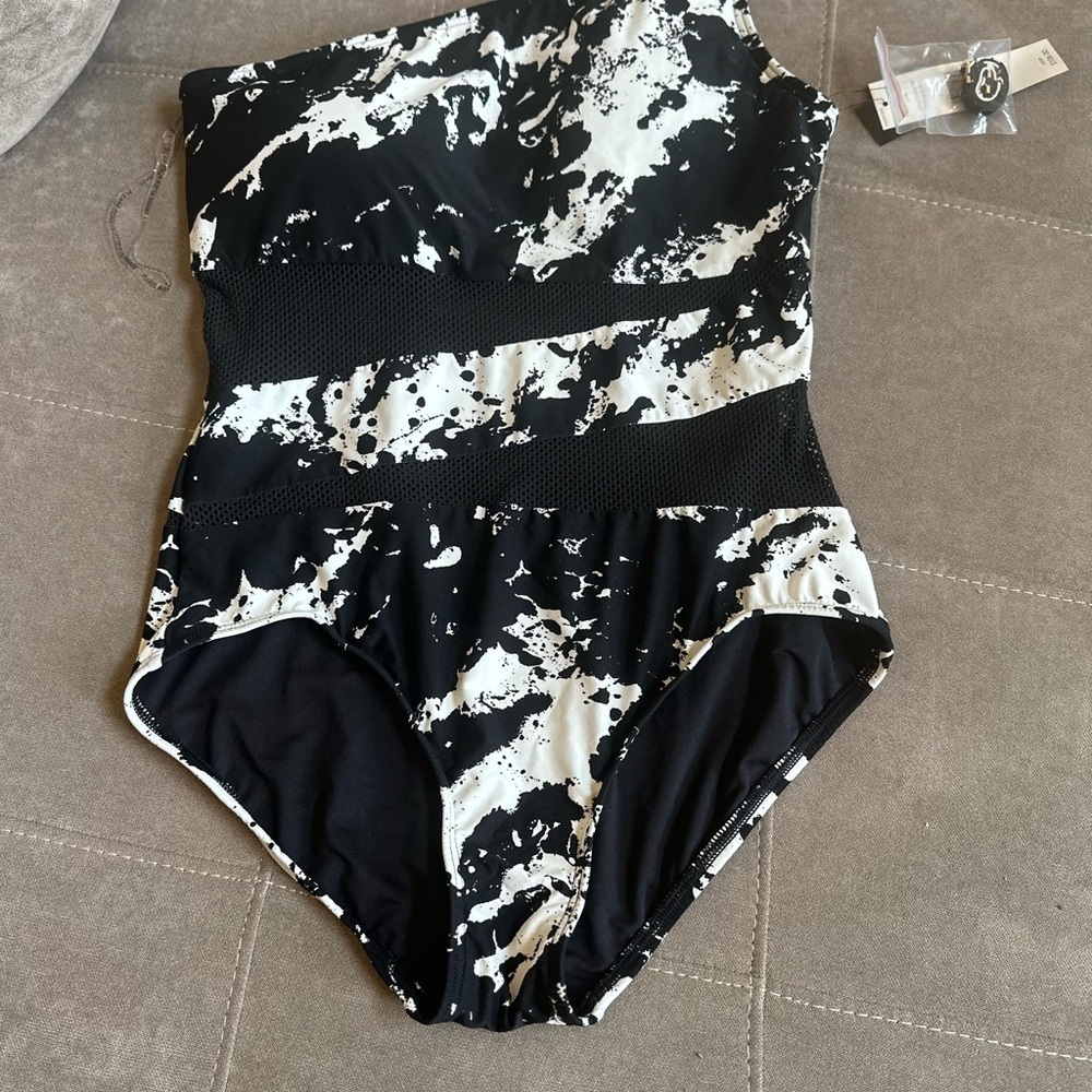 Carmen Marc Valvo Black and White One-Shoulder One Piece - Picture 3 of 7